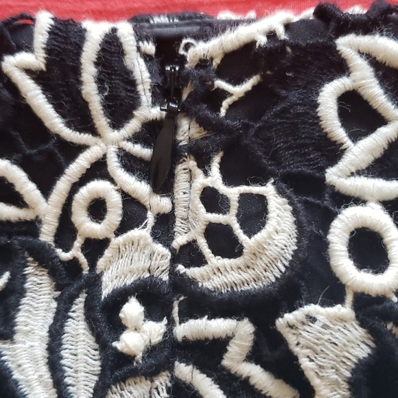 Talbots Floral‎ Lace Overlay Black & White Pencil Skirt Size 10 EUC - Picture 7 of 11